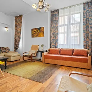 luxury-apartment-old-town-bucharest.bucharesthotelsnow.com/